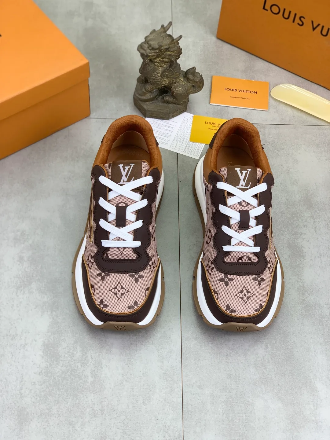 Men's men's shoes💰P440💰[New model]🆘[Louis Vuitton] LV official website latest model🎁casual and fashionable men's shoes👟hot style💥simple and elegant style, exclusive for trendy men. Unique official website latest brand elements👑original decoration, fashionable and generous, the fabric is made of original calfskin➕comfortable and breathable mesh lining➕pig skin lining ✅The official website specifies wear-resistant casual outsole, the classic model is taken in real life🎬Color: 2️⃣colors available😍Number of codes: 38-44 (45 46 customized)